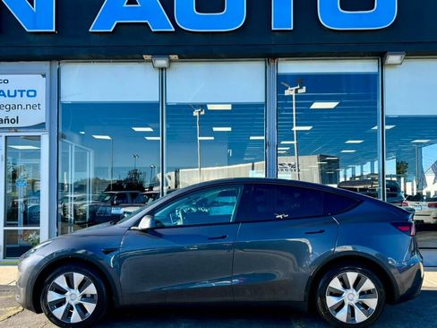 Used 2021 Tesla Model Y Long Range image 2