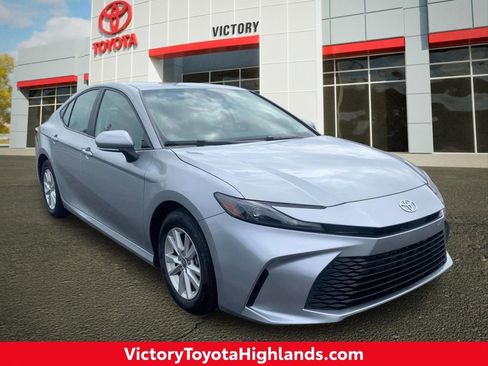 Used 2025 Toyota Camry LE FWD image 1