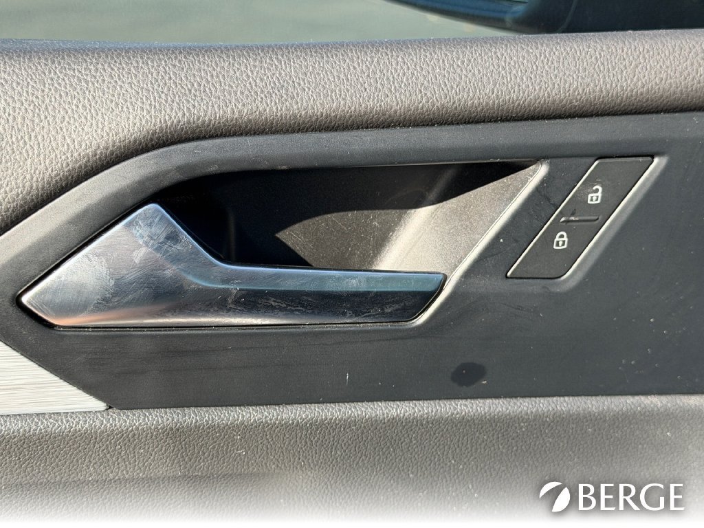 Used 2025 Volkswagen Jetta Sport FWD image 32
