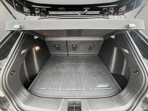 Used 2024 Chevrolet Trax RS w/ Sunroof Package image 39