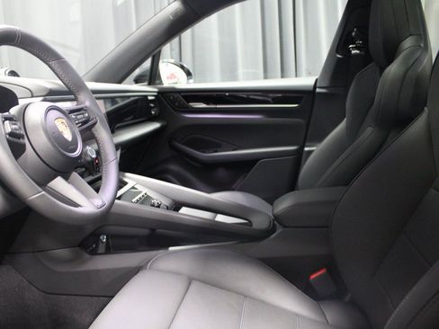 Certified 2025 Porsche Macan Electric image 25