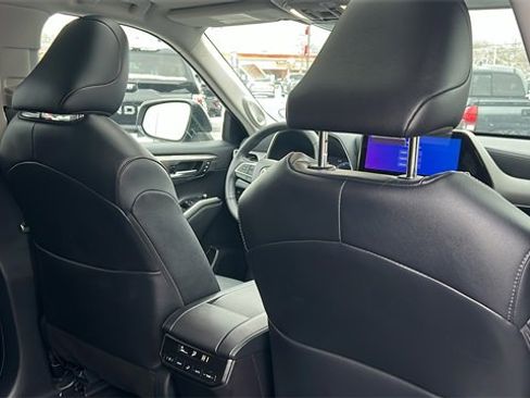Certified 2025 Toyota Highlander Limited image 30