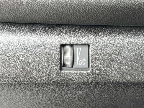 Used 2025 Chevrolet Colorado LT AWD/4WD image 24