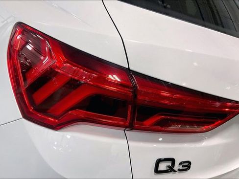 Certified 2025 Audi Q3 2.0T Premium Plus w/ Premium Plus Package image 29