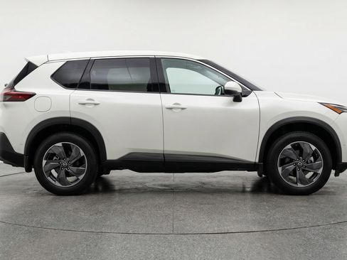 Used 2025 Nissan Rogue SV image 11