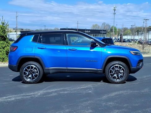 Used 2025 Jeep Compass Trailhawk w/ Trailhawk Elite Group AWD/4WD image 1