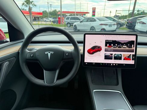 Used 2023 Tesla Model Y AWD image 18