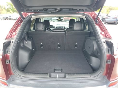 Used 2019 Jeep Cherokee Limited FWD image 33