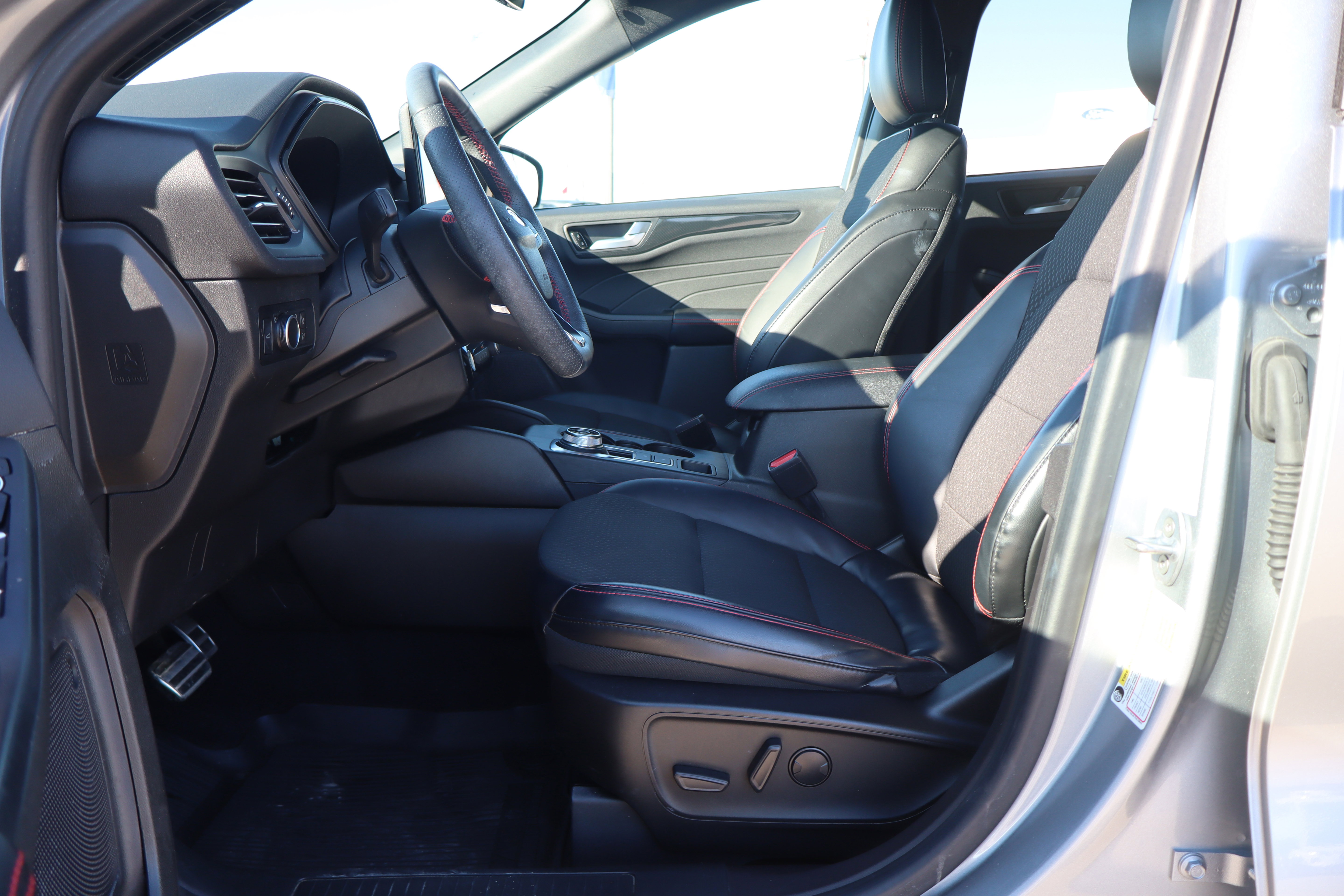 Used 2023 Ford Escape ST-Line w/ Tech Pack #1 AWD/4WD image 10