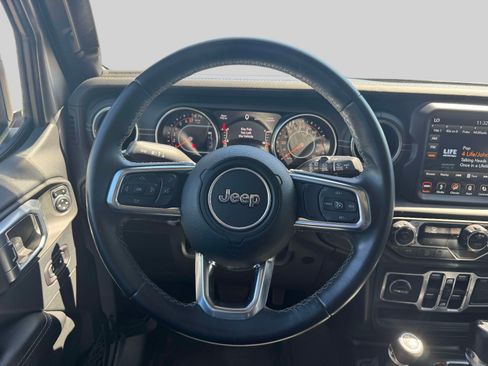 Used 2018 Jeep Wrangler Unlimited Sahara AWD/4WD image 12