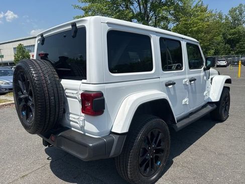 Used 2023 Jeep Wrangler Unlimited Sahara w/ Cold Weather Group AWD/4WD image 11