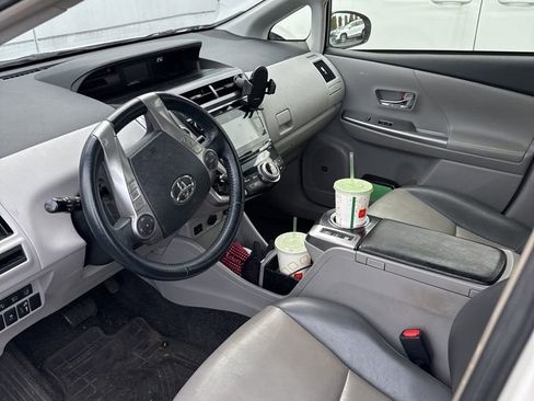 Used 2015 Toyota Prius V image 11