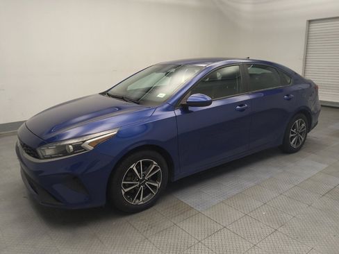 Used 2022 Kia Forte LXS FWD image 2