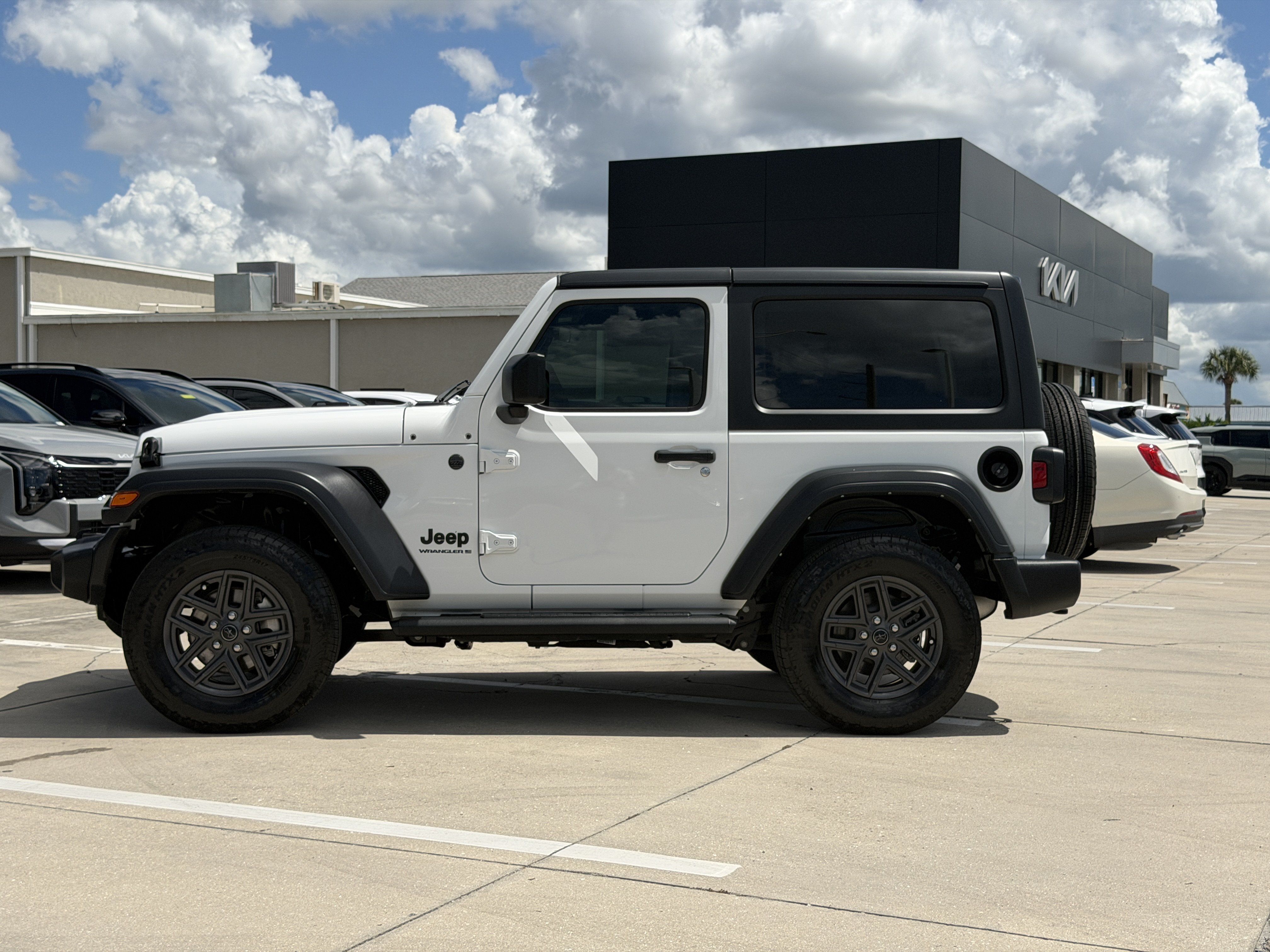 Used 2024 Jeep Wrangler Sport AWD/4WD image 3