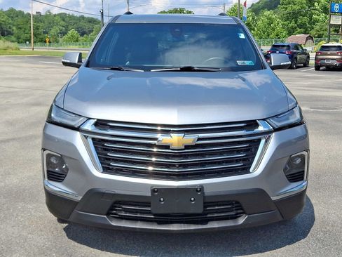 Used 2023 Chevrolet Traverse LT w/ LT Premium Package AWD/4WD image 2
