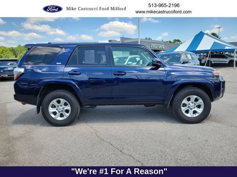 Used 2018 Toyota 4Runner SR5 AWD/4WD image 6