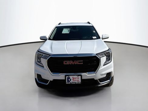 Used 2024 GMC Terrain SLE w/ Driver Convenience Package FWD image 2