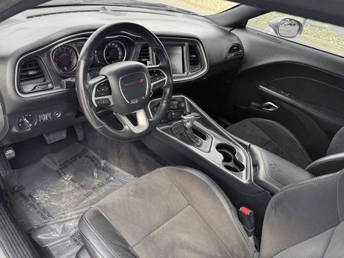 Used 2018 Dodge Challenger R/T Scat Pack w/ Leather Interior Group RWD image 15