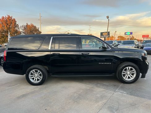 Used 2019 Chevrolet Suburban LT image 8