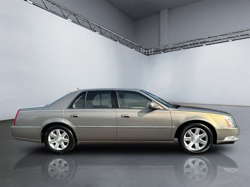 Used 2006 Cadillac DTS FWD image 3