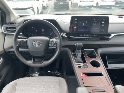 Used 2022 Toyota Sienna LE FWD image 16