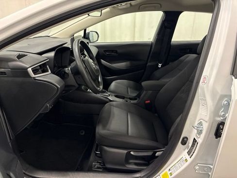 Used 2025 Toyota Corolla LE FWD image 12