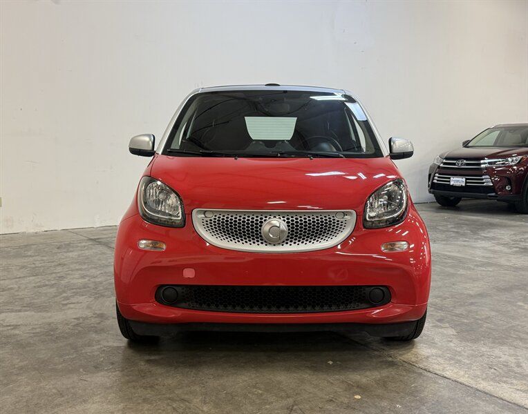 Used 2017 smart fortwo passion RWD image 38