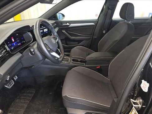 Used 2025 Volkswagen Jetta Sport image 6