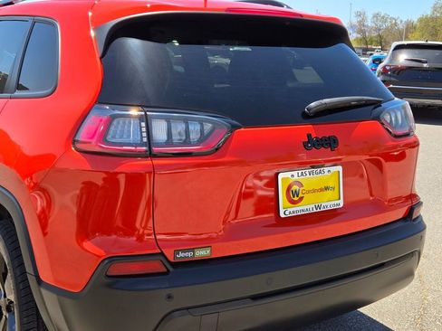 Used 2021 Jeep Cherokee Latitude Plus FWD image 5