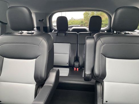 Used 2022 Ford Explorer XLT w/ Equipment Group 202A AWD/4WD image 30