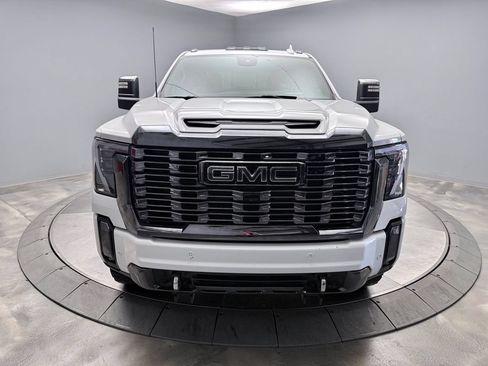 Used 2024 GMC Sierra 2500 Denali Ultimate AWD/4WD image 2