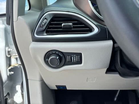 Used 2023 Chrysler Voyager LX FWD image 10