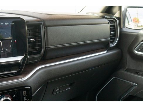 Used 2025 GMC Sierra 1500 SLT AWD/4WD image 17