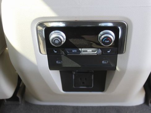 Used 2021 GMC Yukon XL Denali w/ Denali Premium Package image 22