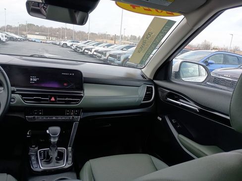 Used 2024 Kia Seltos SX w/ SX Sunroof Package image 11