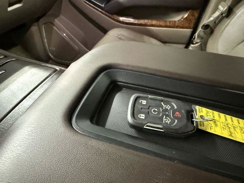 Used 2015 Chevrolet Suburban LTZ AWD/4WD image 21