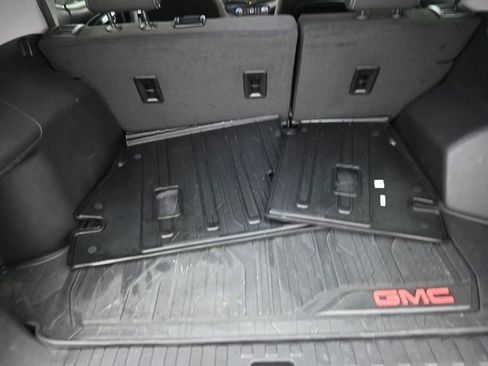 Used 2023 GMC Terrain SLE w/ Driver Convenience Package image 25