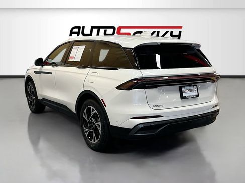 Used 2024 Lincoln Nautilus Premier w/ Equipment Group 102A AWD/4WD image 5