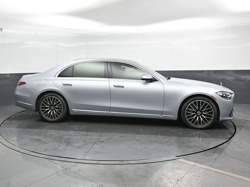 Used 2022 Mercedes-Benz S 580 4MATIC Sedan image 3