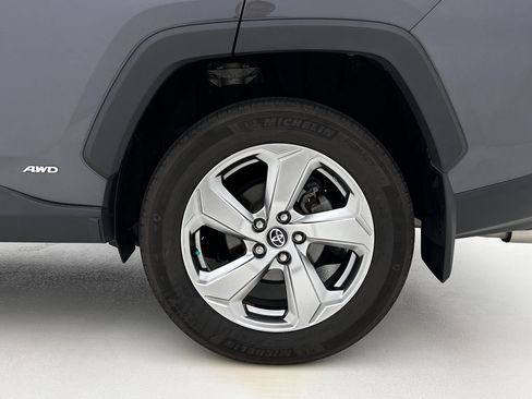 Used 2020 Toyota RAV4 Limited AWD/4WD image 28