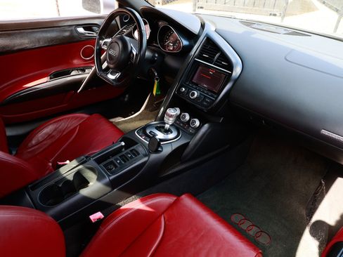 Used 2011 Audi R8 V10 image 13