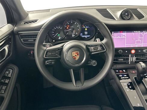 Certified 2026 Porsche Macan AWD/4WD image 18