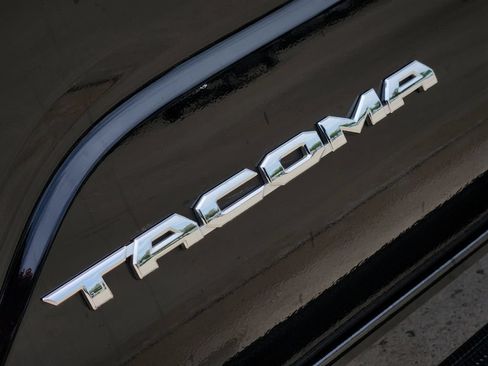 Used 2025 Toyota Tacoma SR5 w/ SR5 Upgrade Package AWD/4WD image 11
