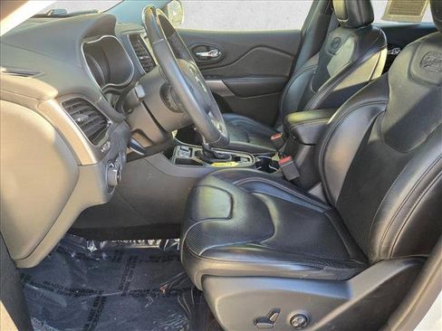 Used 2019 Jeep Cherokee Overland w/ Technology Group image 18