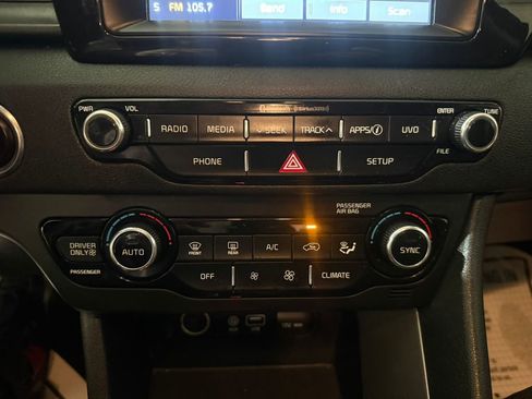 Used 2019 Kia Niro LX image 36