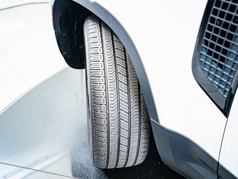 Used 2023 Land Rover Defender 90 S image 37