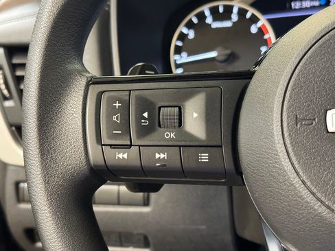 Used 2023 Nissan Rogue SV image 31