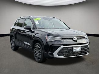 Used 2025 Volkswagen Taos SE video 1