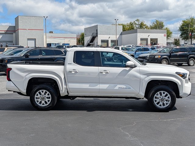 Used 2024 Toyota Tacoma SR5 AWD/4WD image 8
