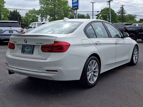 Used 2017 BMW 320i xDrive Sedan AWD/4WD image 2